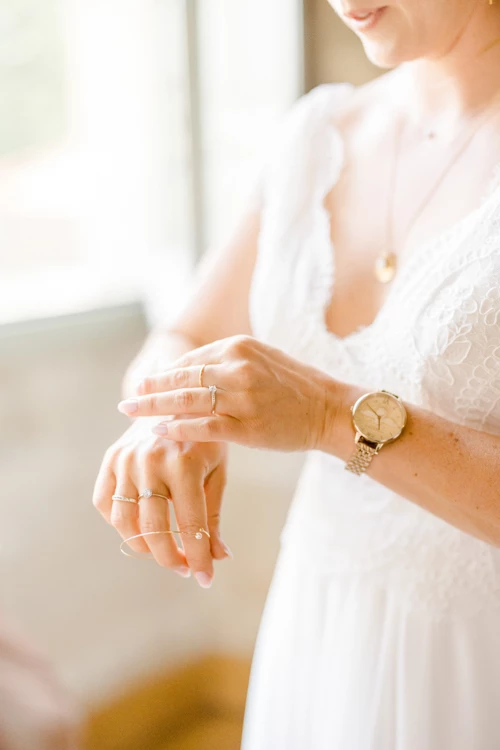 bijoux bague de fiançailles collier bracelet montre